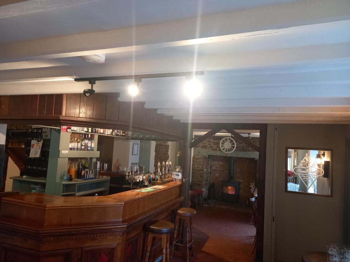 The Crown Inn Wentnor Zewnętrze zdjęcie